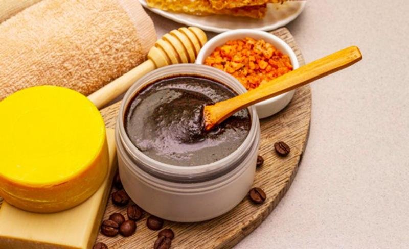 أقنعة ومقشرات الوجه